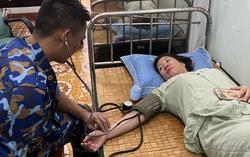 Bình Định: Kịp thời đưa phụ nữ mang thai, người già và trẻ nhỏ về đơn vị hải quân tránh bão 