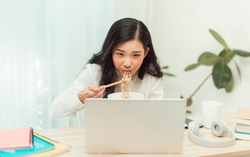 5 loại thực phẩm không nên ăn vào bữa trưa