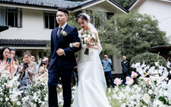 Cô dâu ra nước ngoài học nhạc 8 năm, chú rể chờ đợi rồi tổ chức đám cưới lãng mạn như ngôn tình