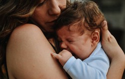 Cách kiểm soát cơn sốt của trẻ vào ban đêm