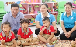 Phụ nữ Thanh Hóa tiếp sức cho em đến trường, mang Trung thu sớm đến với trẻ vùng biên