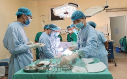 Mẹ ung thư quyết giữ con khi thai 26 tuần