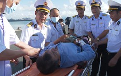 Đưa ngư dân bị bệnh nặng trên biển Trường Sa vào đất liền kịp thời chữa trị  