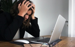 "Quên" quan hệ tình dục nhiều năm, người phụ nữ 43 tuổi bị lãnh cảm