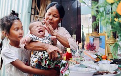 Cha bỏ, mẹ qua đời trước Tết, bà ngoại tính cho bé trai 5 tháng tuổi vì không đủ khả năng nuôi dưỡng