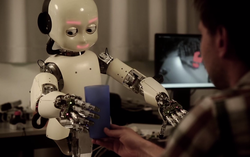 Robot dọn dẹp đang được nhiều gia đình ưa chuộng, nhưng liệu có thể thay thế được sức người hoàn toàn?