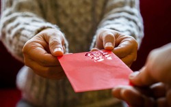 Lì xì nhầm phong bao cho cháu gái khiến tôi lo lắng bồn chồn cả buổi