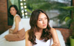Biếu chị chồng 500 nghìn, nào ngờ chị ấy bật khóc tiết lộ bí mật gia đình