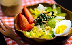 Hết Tết rồi, giảm cân ngay với món salad làm nhanh ăn ngon này