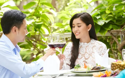 Đi xem mắt, nghe anh chàng hồ hởi khoe "điểm mạnh" của mình mà tôi choáng