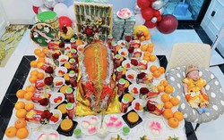 Mẹ trẻ tự tay làm mâm cỗ đầy tháng rực rỡ màu sắc