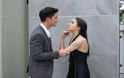 Mất ăn mất ngủ khi ngày nào cũng nhận một bó hoa hồng đỏ ở công ty