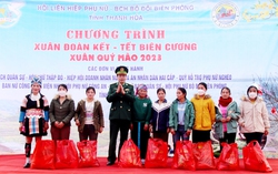 “Xuân đoàn kết - Tết biên cương” đến với người dân huyện biên giới Mường Lát