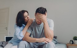 Lần đầu tiên nhận được 6 triệu tiền lương của chồng, vợ mừng bật khóc