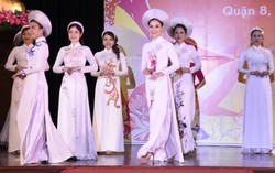 2 thí sinh được trao giải Nhất hội thi “Duyên dáng áo dài hoa” 