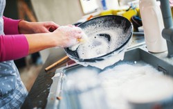 Thứ trong nhà bẩn hơn bồn cầu nhưng không phải ai cũng biết làm sạch đúng cách
