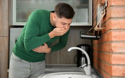 Uống rượu nôn ra máu là bệnh gì?