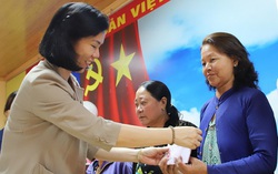“Tết yêu thương” ấm lòng phụ nữ và trẻ em biên giới Đồng Tháp