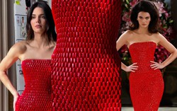 Kendall Jenner diện váy gắn móng giả của Schiaparelli "gây bão" tại Paris Fashion Week 