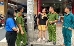 Q.Tân Bình, TPHCM: Vận động 100% hộ dân, cơ sở kinh doanh bóc gỡ quảng cáo bẩn trên trụ đèn, trụ điện