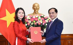 Trao quyết định bổ nhiệm Thứ trưởng Ngoại giao cho bà Nguyễn Minh Hằng