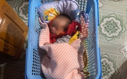 Phát hiện bé sơ sinh bỏ trước nhà dân cùng bức thư "nhờ anh chị nuôi hộ"