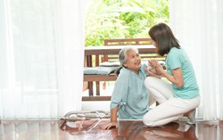 Những điều cần lưu ý trong ngôi nhà khi sống chung với người lớn tuổi