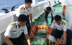 Khẩn trương tìm kiếm, cứu nạn 15 ngư dân mất tích do tàu cá bị sóng đánh chìm
