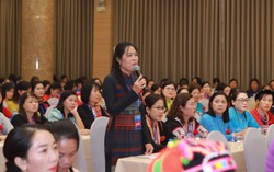 Chủ tịch Hội Phụ nữ cơ sở giỏi chia sẻ kinh nghiệm, bày tỏ nguyện vọng