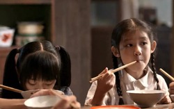 Có 3 hành vi này trên bàn ăn, trẻ lớn lên EQ sẽ rất thấp