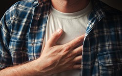 Đau tức ngực khi ho khi nào thì nguy hiểm?