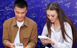 Vợ Tây của Bùi Tiến Dũng trang điểm nhẹ nhàng vẫn gây chú ý