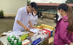 Mạng lưới lãnh đạo nữ tuyên truyền phòng chống tảo hôn và trao học bổng, mái ấm tại xã biên giới