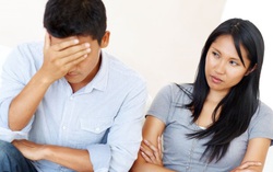 Bố vợ ốm đau thì chồng bỏ mặc nhưng anh lại bắt tôi nghỉ việc để chăm mẹ chồng