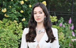 Song Hye Kyo đi event, netizen thốt lên 2 từ: "Nữ thần"