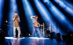 Tiết lộ bí mật về Maroon 5 - “ngôi sao chính” của 8Wonder Winter Festival