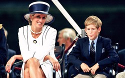 Cựu quản gia kể lý do khiến Harry khó chịu với anh trai từ nhỏ