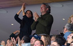 Meghan Markle được bắt gặp sánh vai bên cạnh "người đàn ông quan trọng thứ 2 trong cuộc đời" 