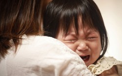 Câu nói của cha mẹ gây "sát thương" lớn cho con, khiến trẻ hoang mang, sợ hãi
