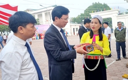 Truyền thông về vai trò của phụ nữ dân tộc thiểu số trong gìn giữ văn hoá, phát triển kinh tế