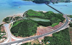 Đại biểu Quốc hội chất vấn về "nỗi buồn" trên cao tốc 200km không trạm dừng