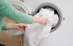 5 mẹo giúp ga trải giường, chăn mền không bị cuộn tròn trong máy sấy