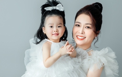 Trải nghiệm thú vị khi trở thành "mẹ bỉm sữa" lần thứ hai ở tuổi 40