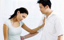 Biết nguồn gốc số tiền chồng đưa để trả nợ, tôi đau đớn bật khóc hối hận
