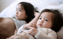 Trước khi ngủ, cha mẹ nói 4 câu này con ngày càng ngoan ngoãn, thông minh