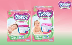 Có "Tã Quần Mở Một Bên Bobby": Bố bỉm tự tin thay tã cực khéo