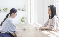 Nhớ lại ánh mắt của nhóm bạn cũ mà tôi uất ức nhục nhã