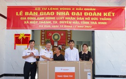 Vùng 2 Hải quân bàn giao nhà “Đại đoàn kết” cho gia đình Anh hùng Hồ Đức Thắng