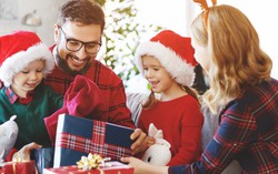Những món quà đong đầy yêu thương giữa mùa Noel ở Đức