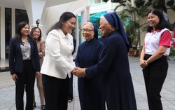 “Mong các Sơ sống vui - khỏe với trái tim thánh thiện mang yêu thương đến mọi người”